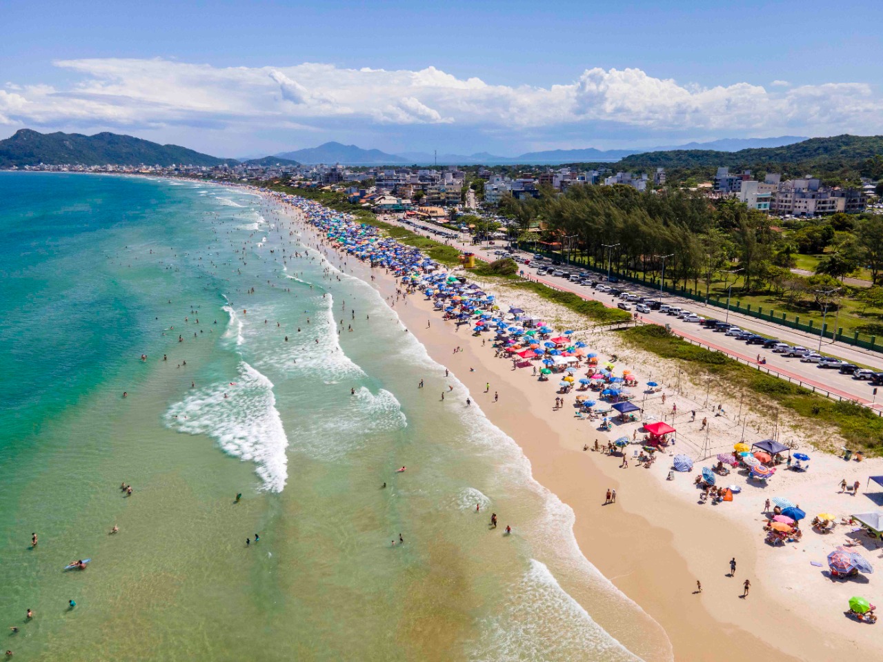 melhor praia de bombinhas