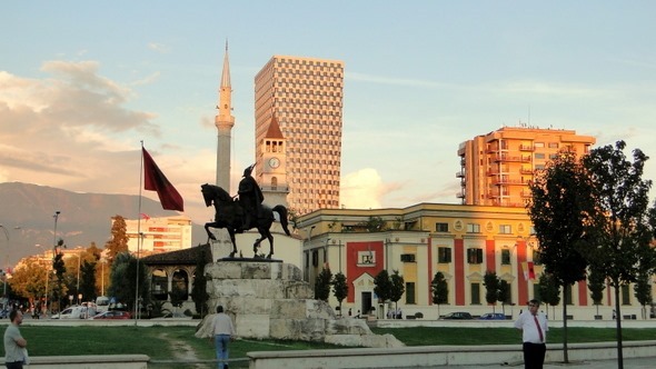 custo viagem Tirana