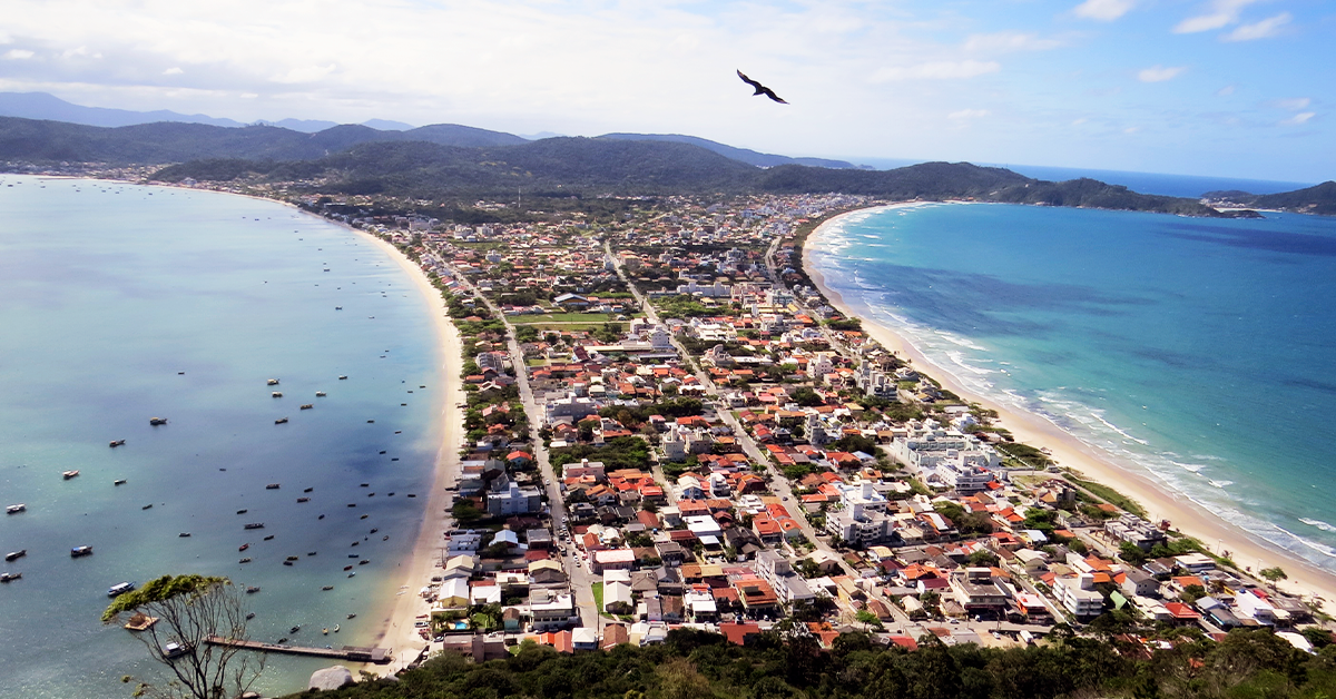 melhores praias de bombinhas