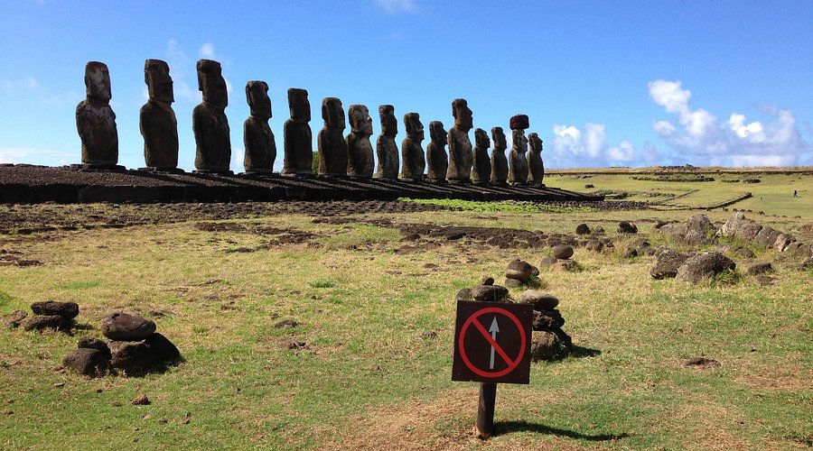 trilhas em Rano Raraku
