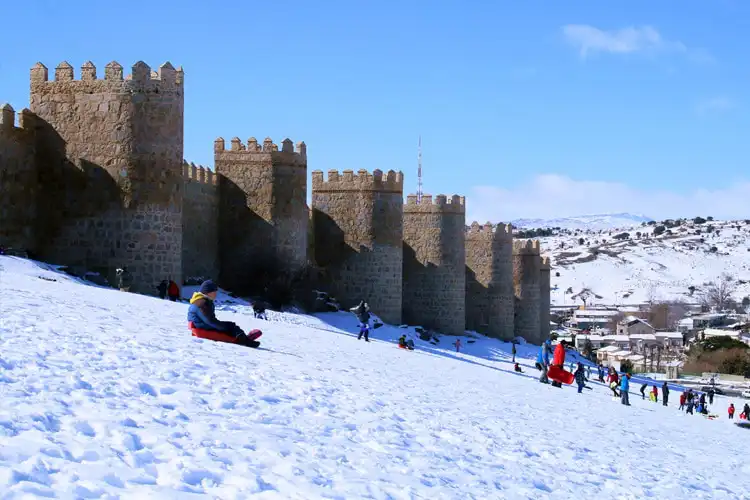espanha em fevereiro é frio?