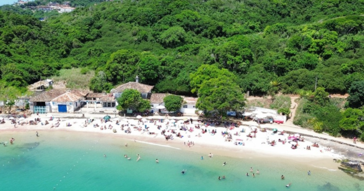 como chegar na Praia Azeda