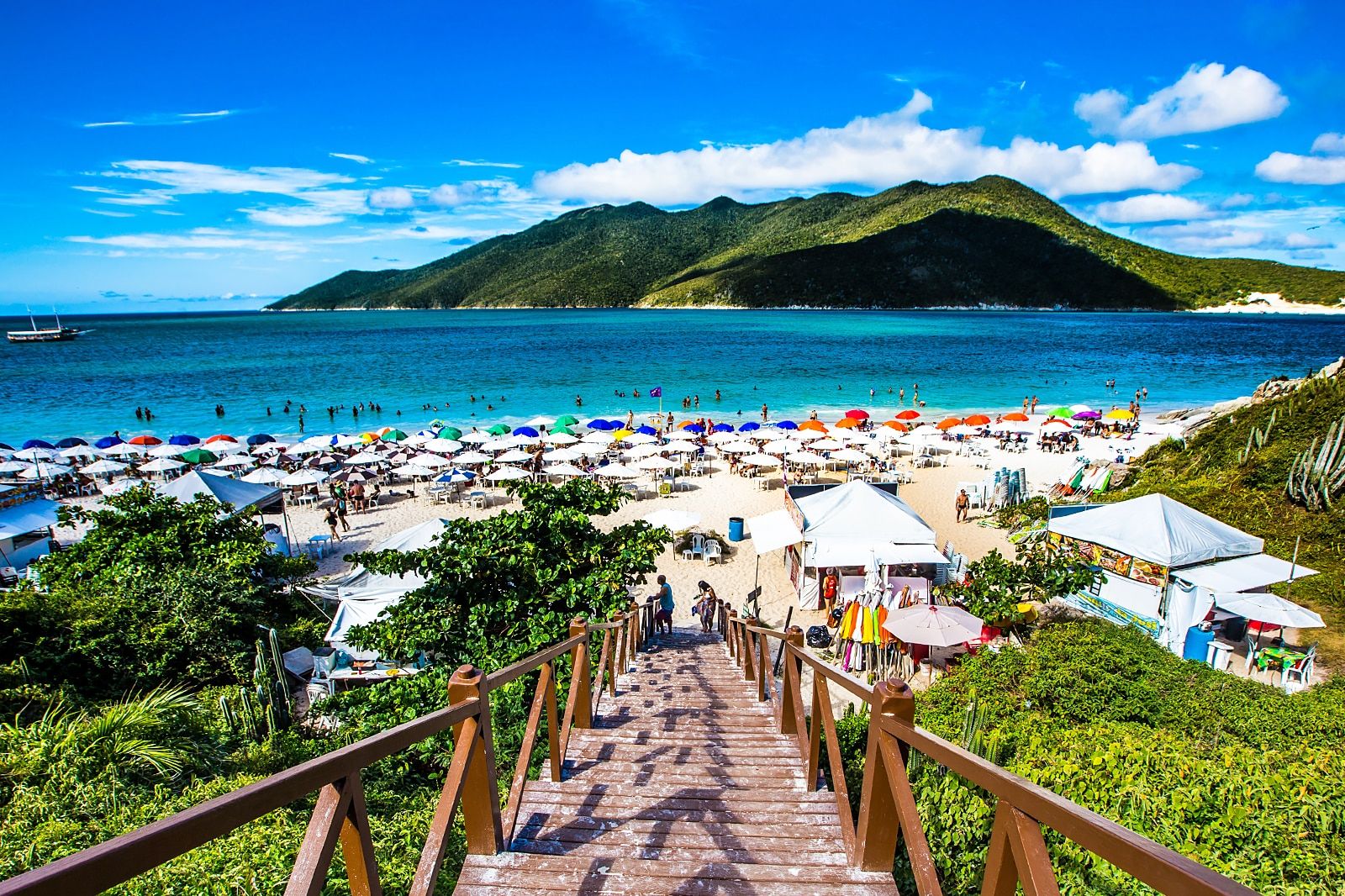 praias com águas cristalinas RJ