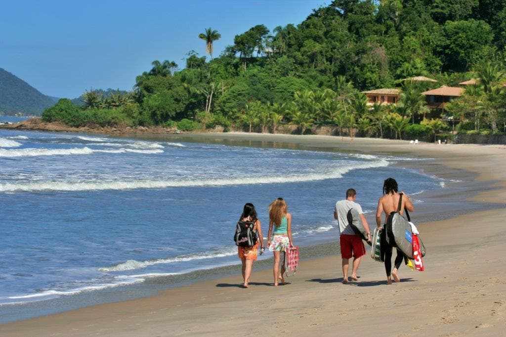 Praia de São Pedro é pública?